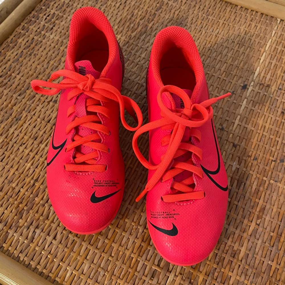 Youth Nike soccer cleats Sz 1